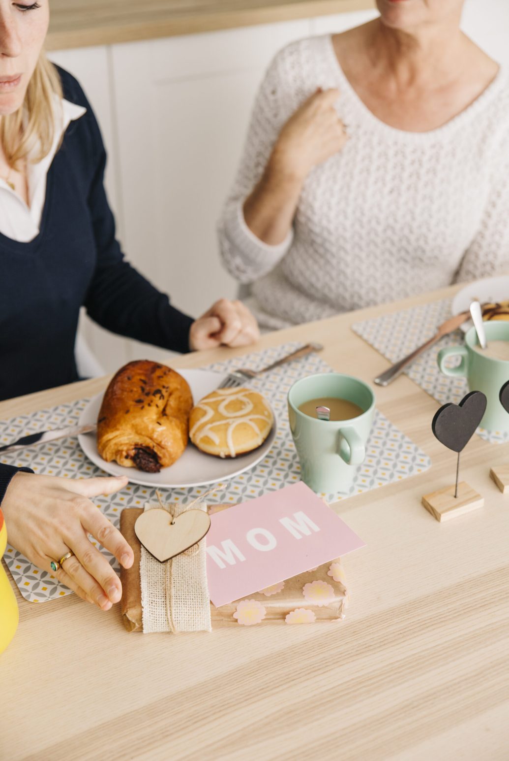 mothers-day-concept-with-breakfast